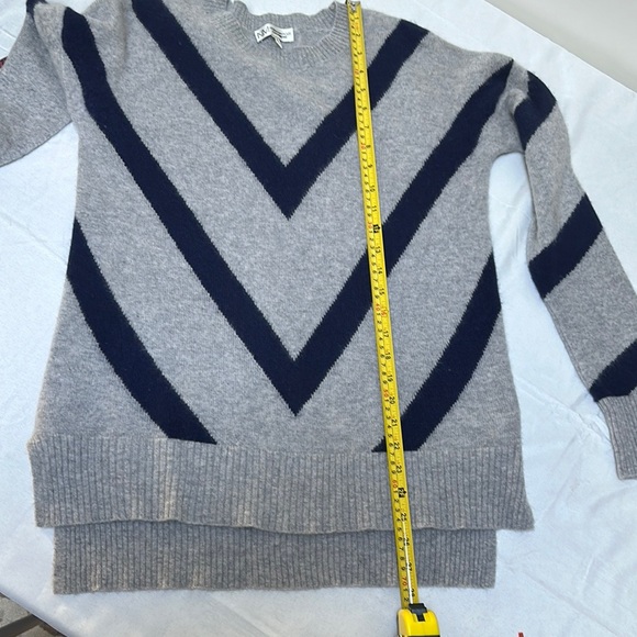 Neiman Markus cashmere Chevron knit  sweater tunic - Picture 4 of 7